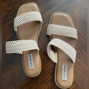 ✨ Steve Madden Woven Slide Sandals – Neutral Raffia 
Worn only once
